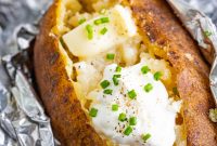 Slow Cooker Sour Cream and Chive Baked Potatoes Recipe
