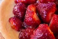 Homemade Strawberry Glaze Recipe for Cakes and Desserts