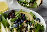 Spinach and Arugula Salad with Pears and Lemon Vinaigrette