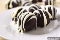 No-Bake Chocolate-Dipped Oreo Truffles