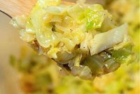 Savory Stewed Cabbage with Garlic and Caraway