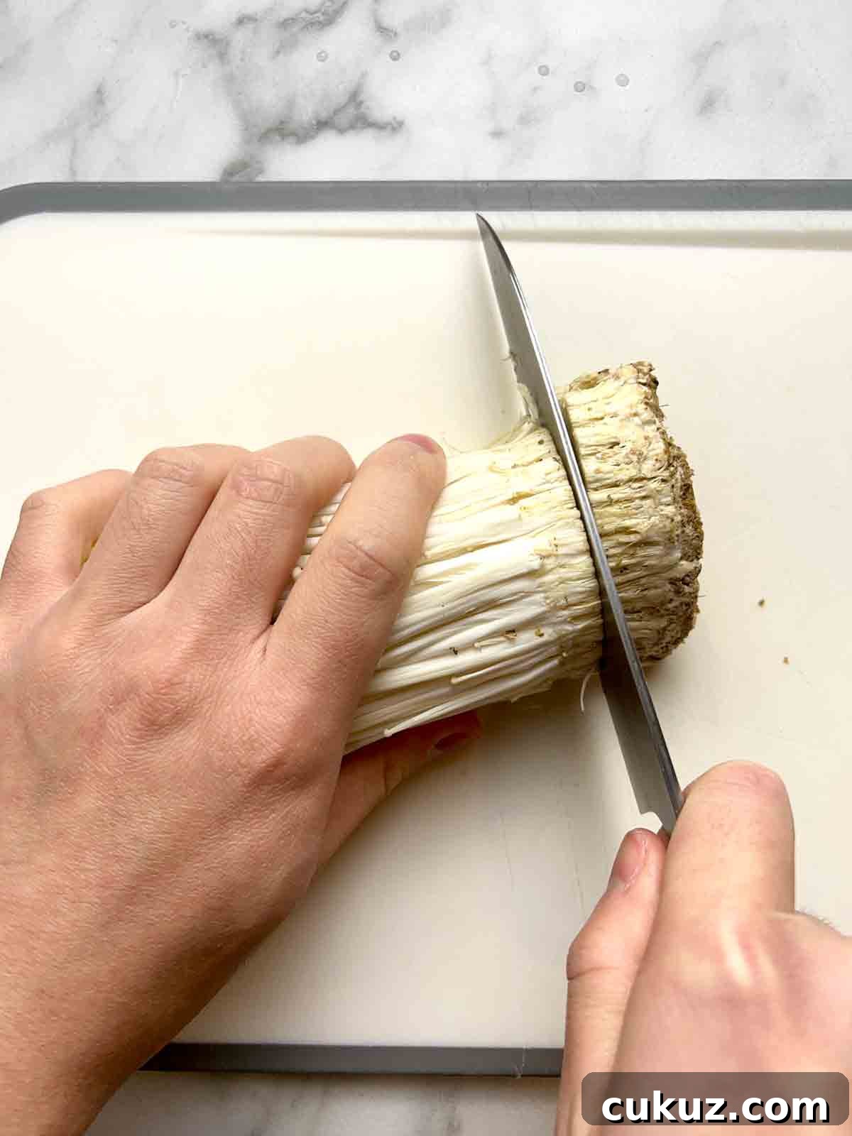 cutting off root end of enoki