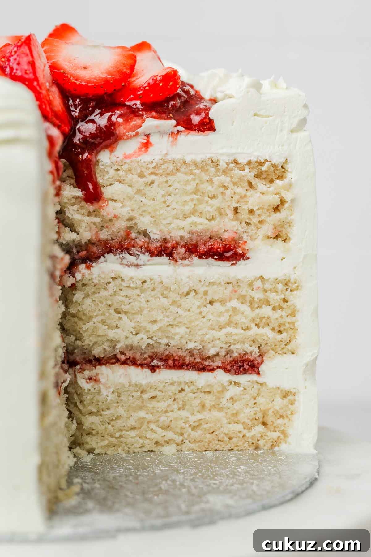gâteau coupé avec la génoise white cake et de la frase