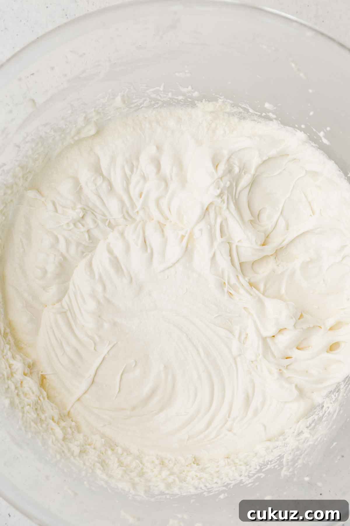 récipient avec de la pâte à gâteau