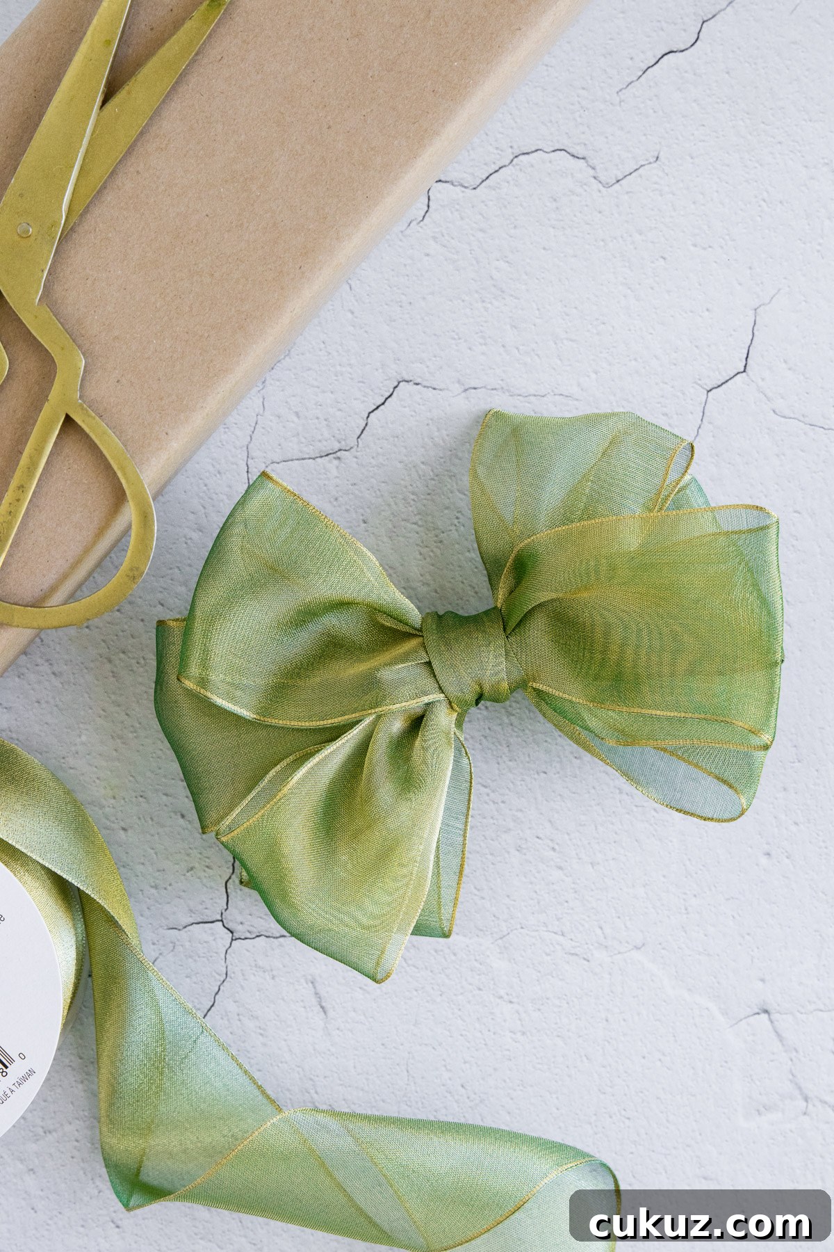 5 Bow-Tying Techniques to Make Your Gift Wrapping Shine 15 5 ways to a tie a bow