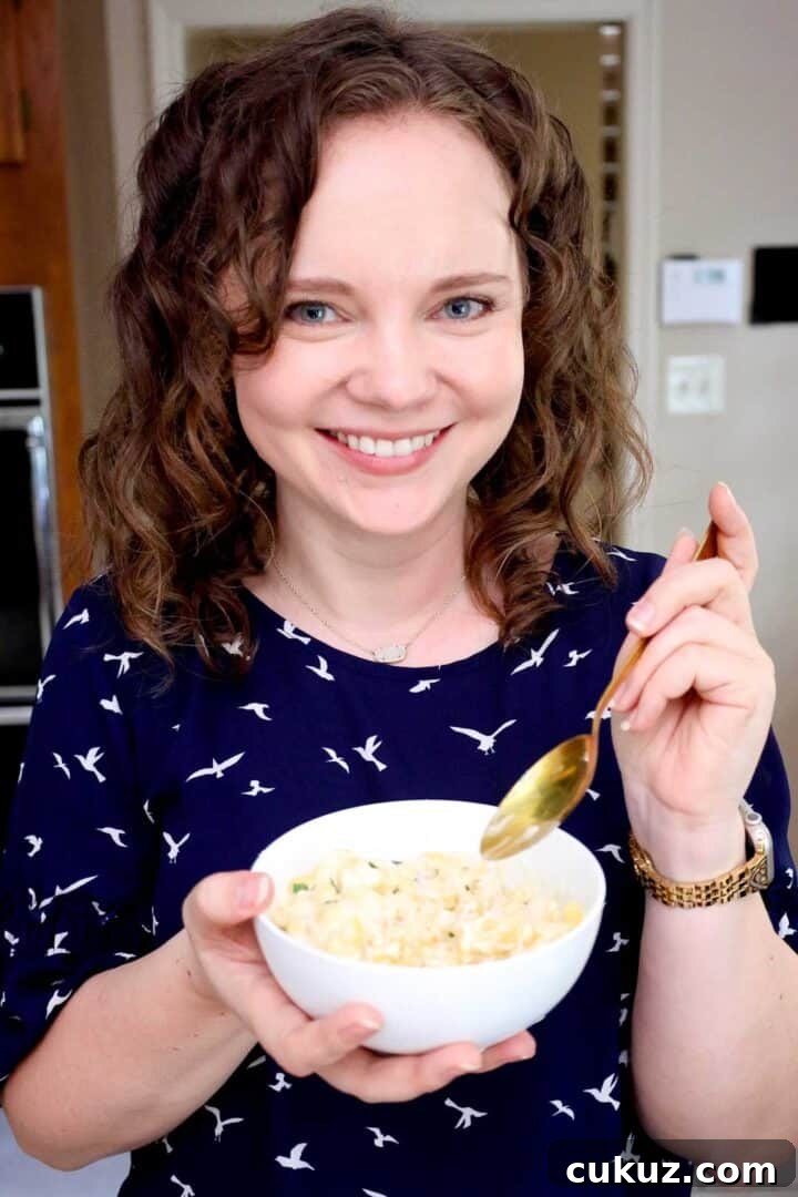 Kelsey Smith holding a bowl of white cheddar mac and cheese.