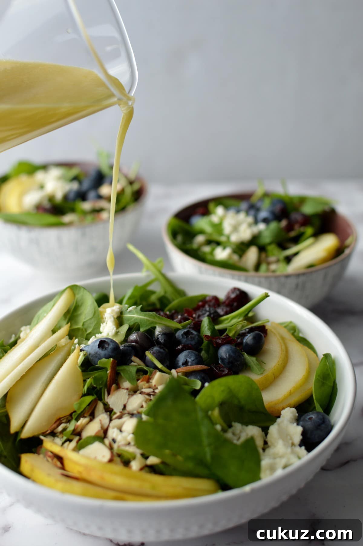 spinach arugula salad with blueberries and almonds
