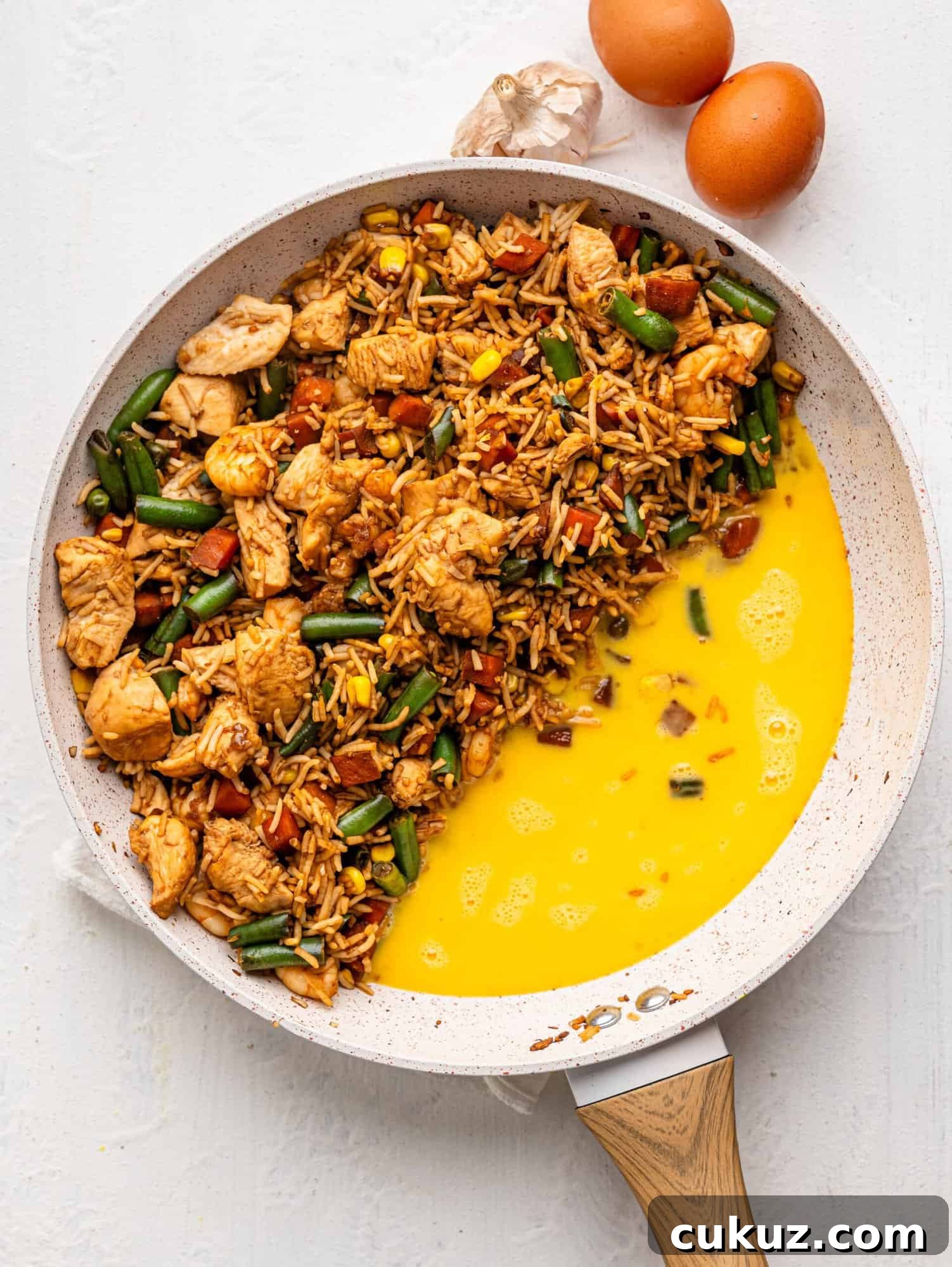 Making shrimp and chicken fried rice with eggs.